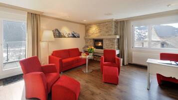 Panorama Suite | Hypo-allergenic bedding, minibar, in-room safe, blackout drapes