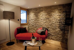 Ropa de cama hipoalergénica y minibar 