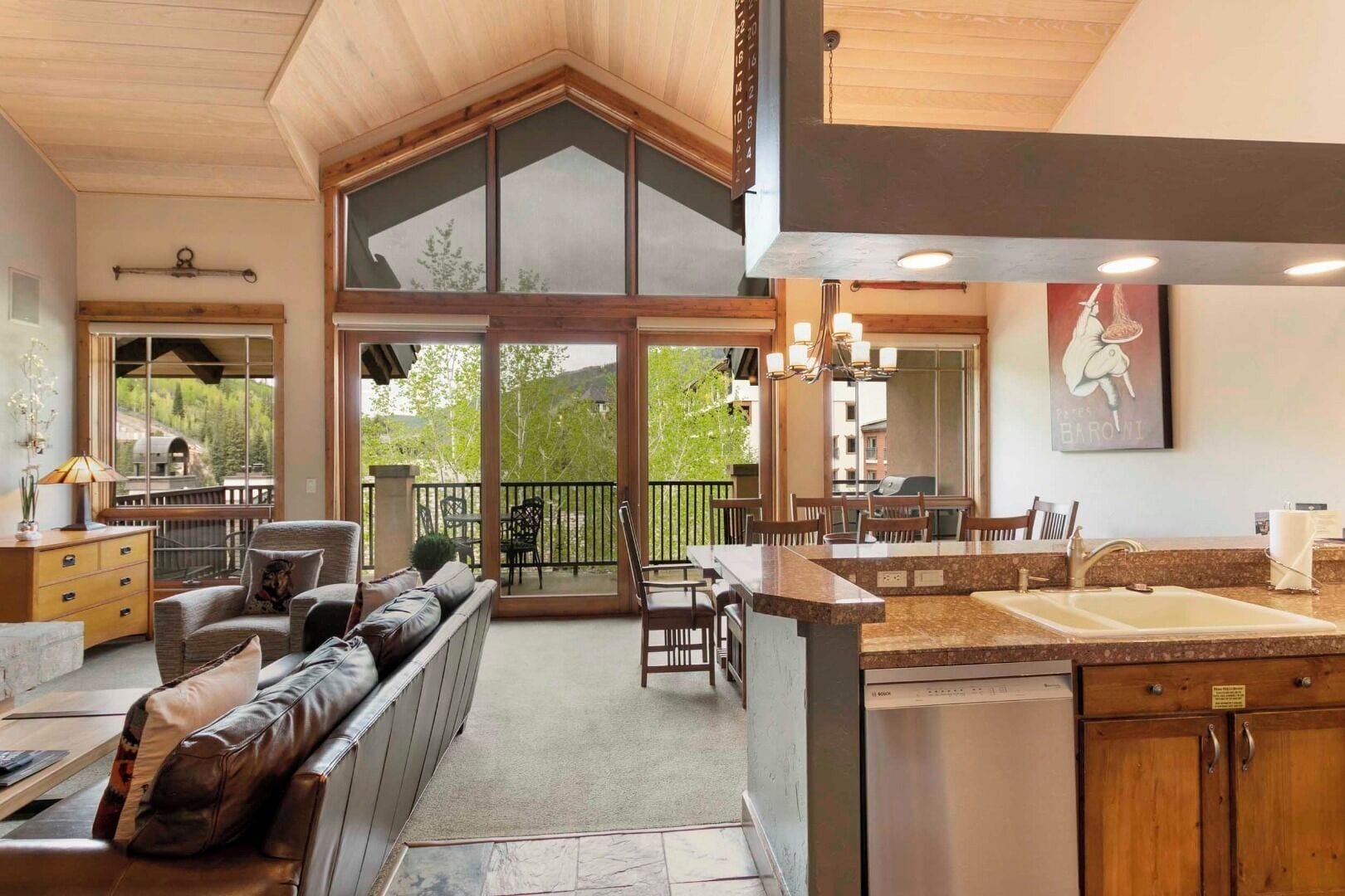 Smart TV, chimenea, reproductor de DVD, estación para iPod