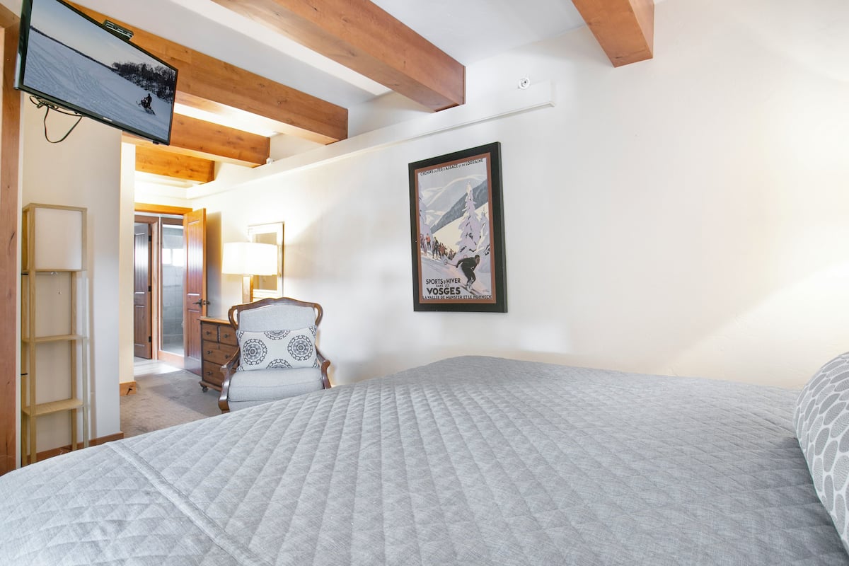 1 bedroom, in-room safe, individually decorated, individually furnished
