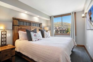In-room safe, individually decorated, individually furnished - Antlers at Vail (Vail)
