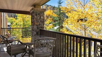 Condo, 2 Bedrooms 2 Bathrooms(Diamond 1000 Square Foot Condominium) | Terrace/patio