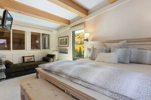 Condo, 3 Bedrooms, 2 Bathrooms (Diamond) | In-room safe, individually decorated, individually furnished - Antlers at Vail (Vail)