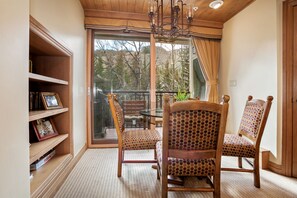 Condo, 1 Bedroom | In-room dining