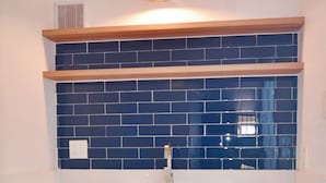 A compact kitchen with a dishwasher, microwave, and a sink. - Hotel Monreale Inn & Studios I-Drive Icon Park Orlando (Orlando)