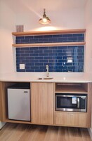 40-英寸纯平电视 （配备有线频道）、智能电视