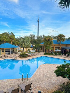Outdoor pool, sun loungers - Hotel Monreale Express and Studios IDrive District (Orlando)