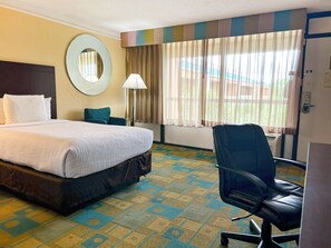 Chambre, 1 très grand lit | Literie de qualité, rideaux d’obscurcissement, système d’insonorisation