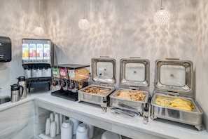 Tägliches inbegriffenes Frühstück zum Mitnehmen