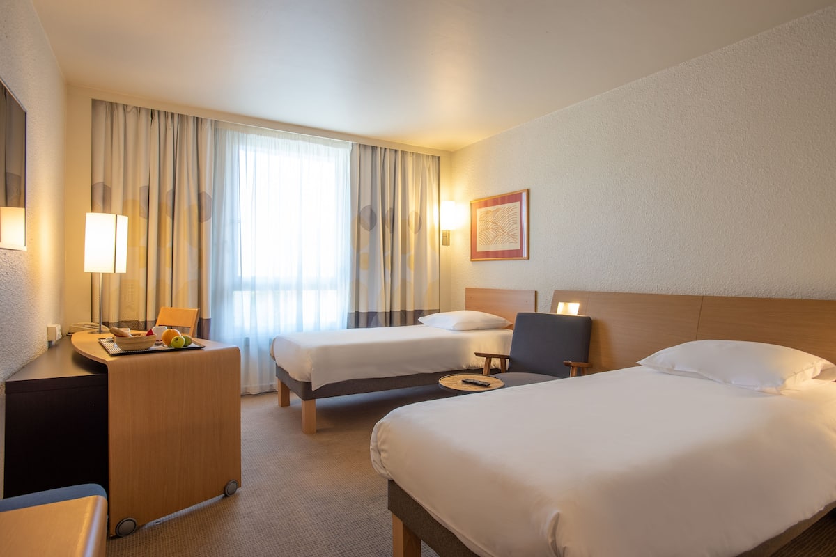Novotel Aix en Provence Beaumanoir Les 3 Sautets - Aix-en-Provence ...