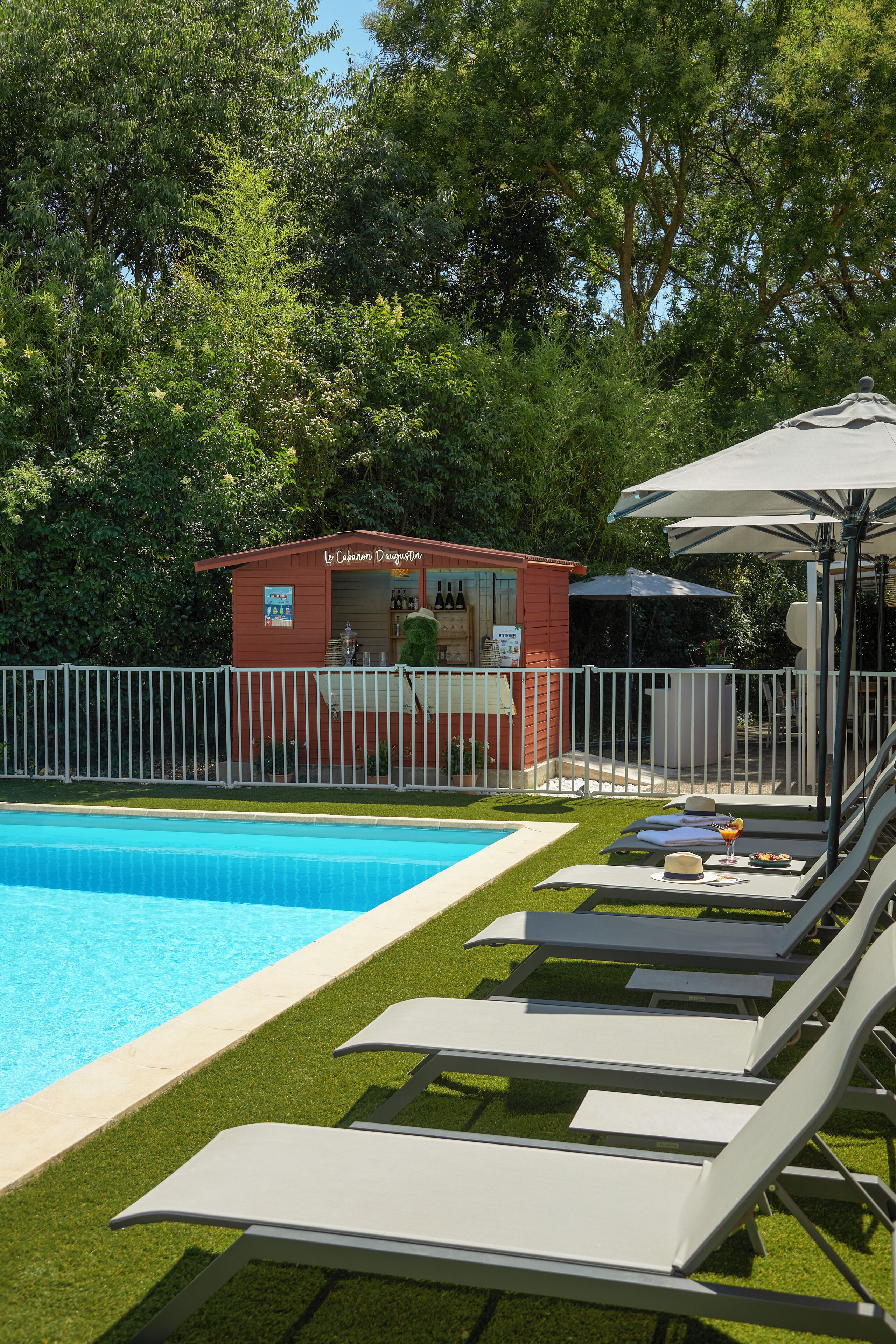 Outdoor pool, pool loungers