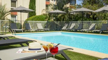 Outdoor pool, sun loungers