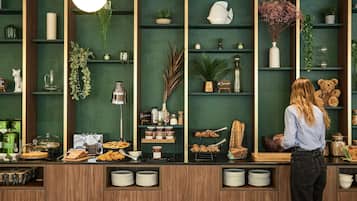 Desayuno buffet todos los días (EUR 21 por persona)