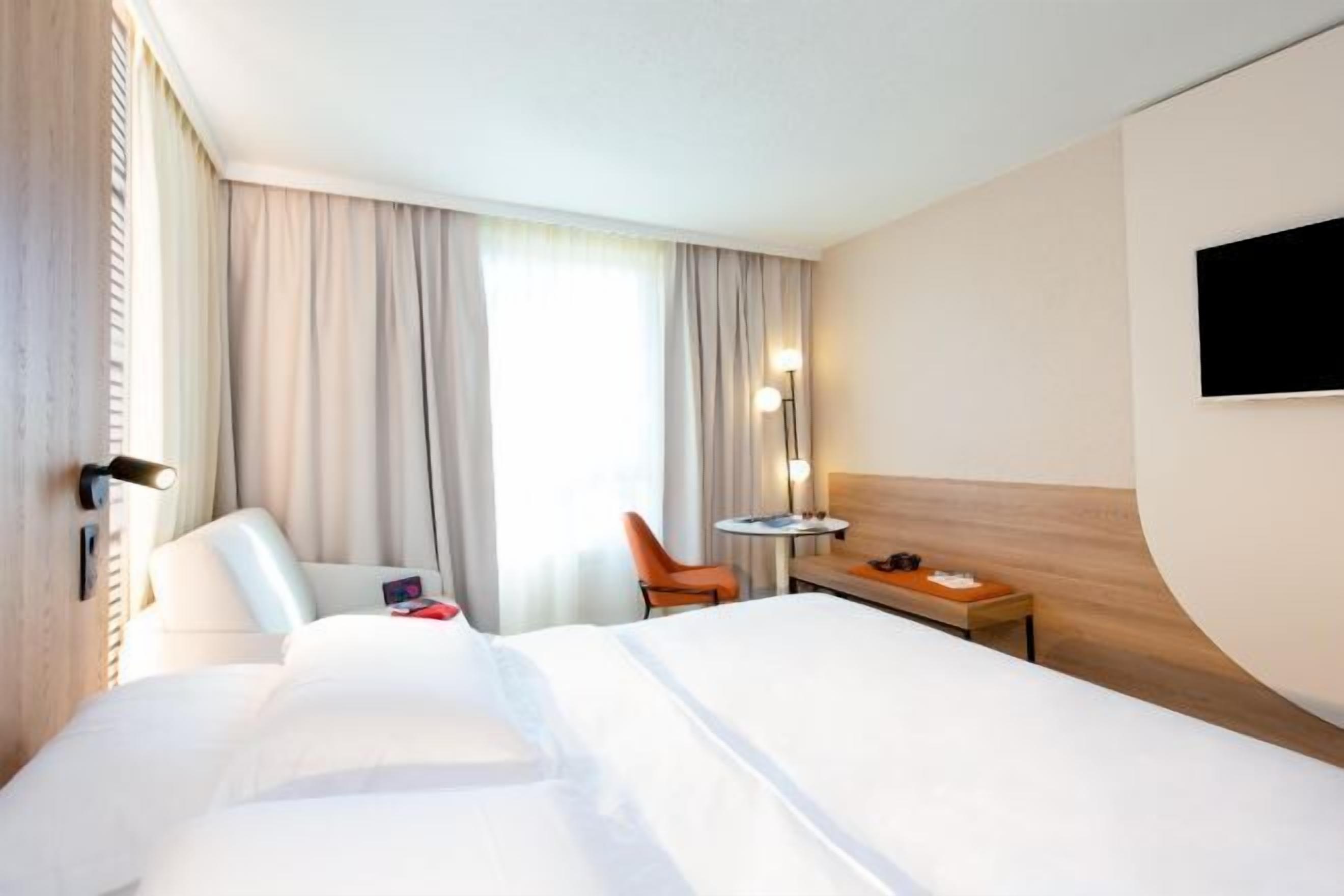 Individually furnished, desk, laptop workspace, blackout drapes