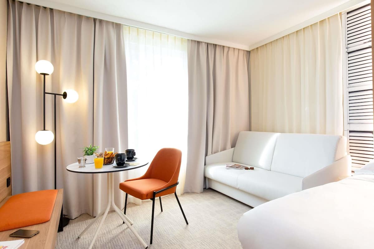 Standard Room, 1 Double Bed with Sofa bed | Individually furnished, desk, laptop workspace, blackout drapes