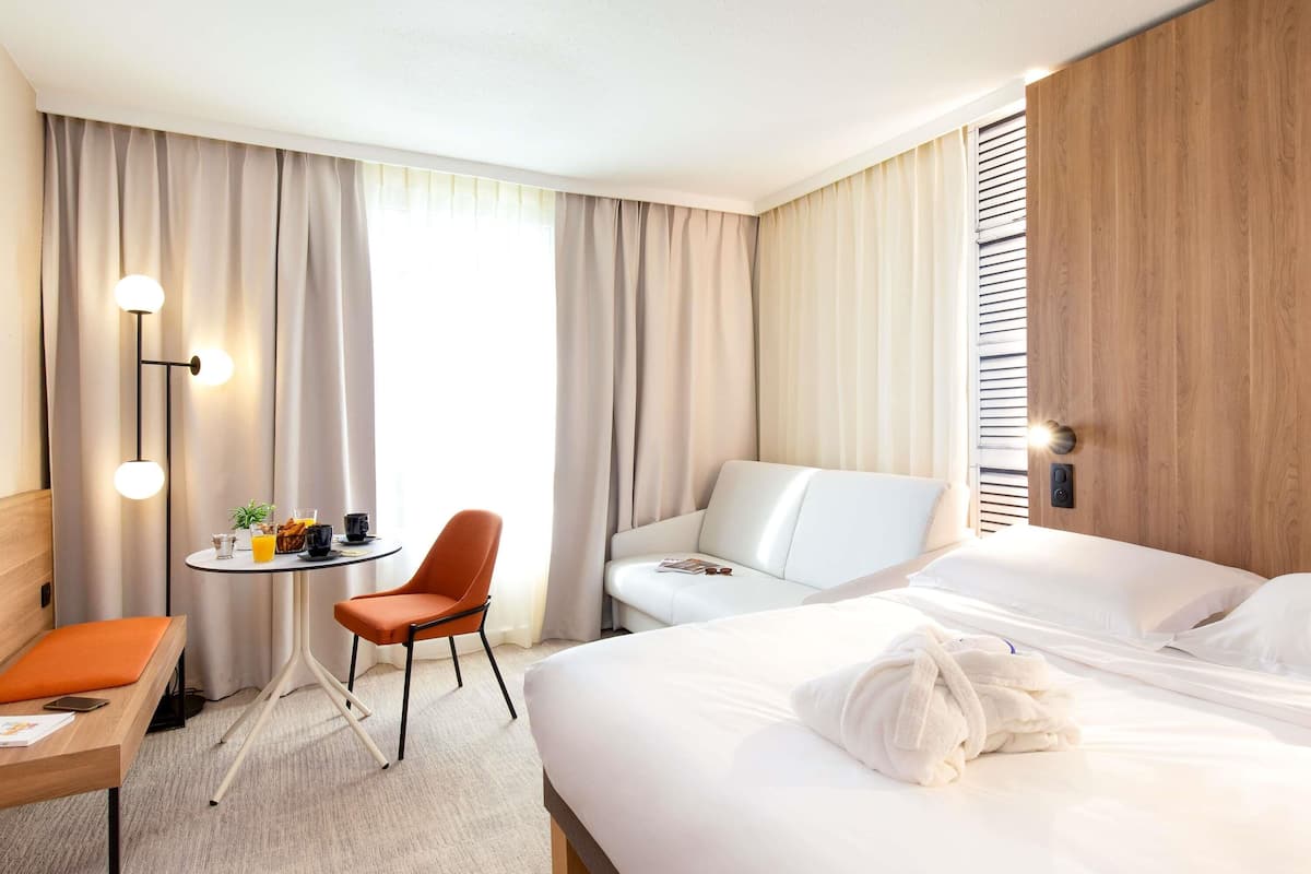 Executive Room, 1 Double Bed with Sofa bed