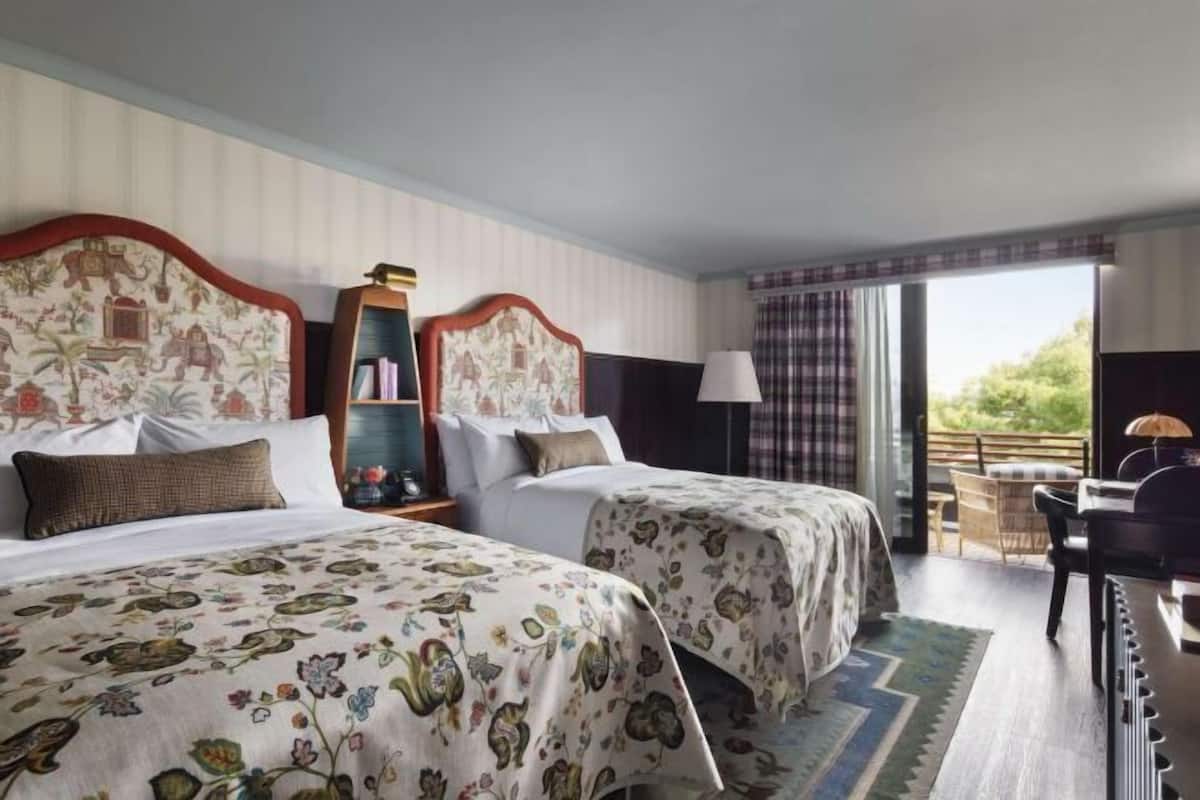 Egyptian cotton sheets, premium bedding, down comforters, pillowtop beds