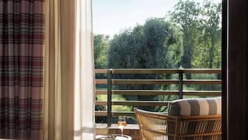 Egyptian cotton sheets, premium bedding, down duvets, pillow-top beds