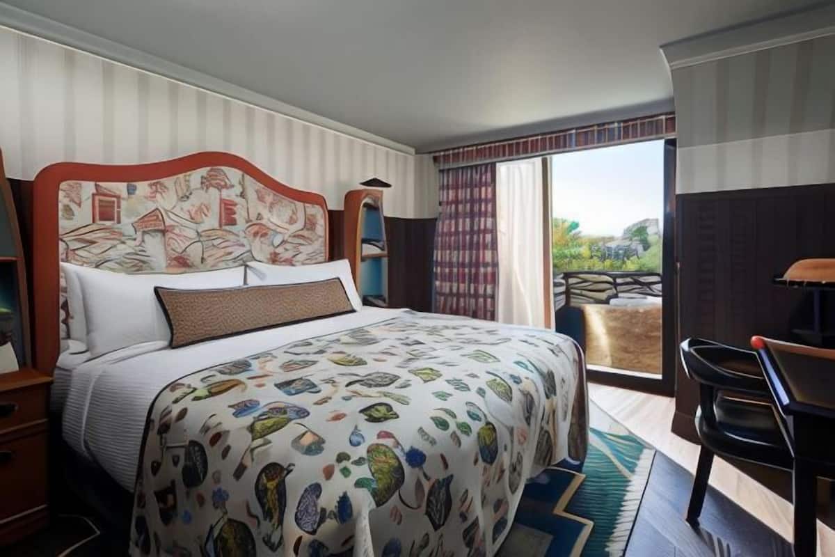 Egyptian cotton sheets, premium bedding, down duvets, pillow-top beds