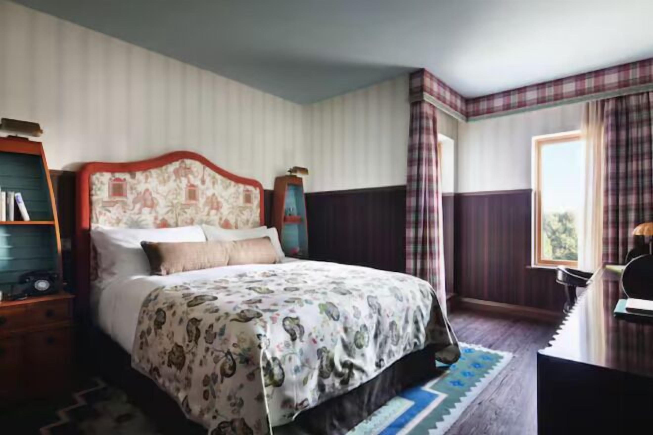 Egyptian cotton sheets, premium bedding, down comforters, pillowtop beds