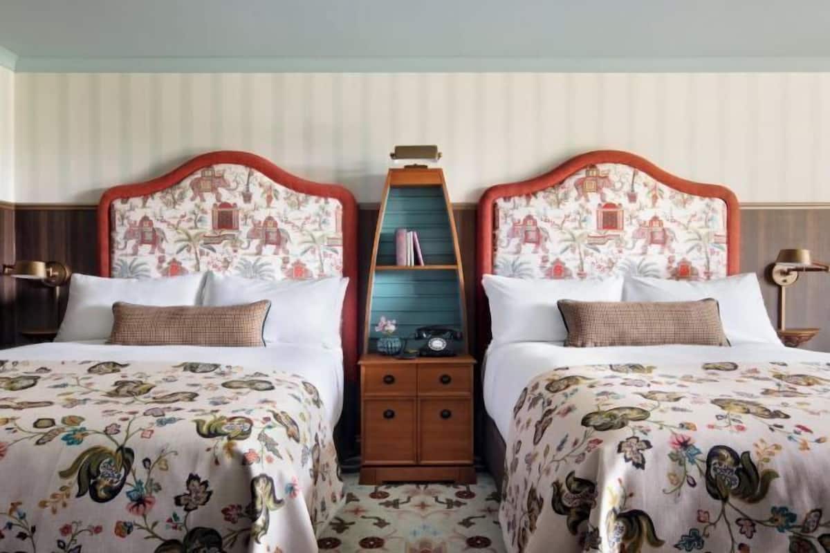 Egyptian cotton sheets, premium bedding, down comforters, pillowtop beds