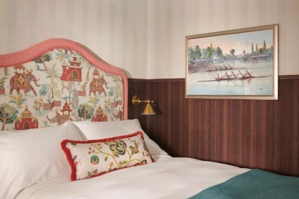 Egyptian cotton sheets, premium bedding, down comforters, pillowtop beds