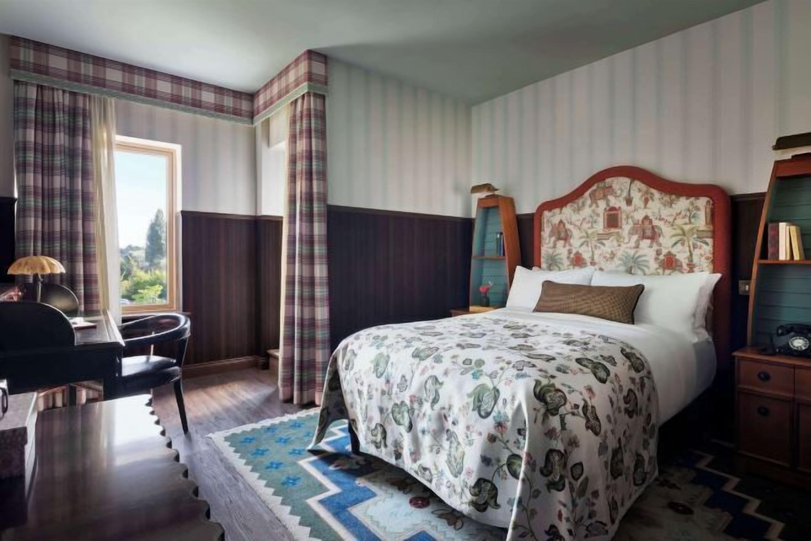 Egyptian cotton sheets, premium bedding, down comforters, pillowtop beds