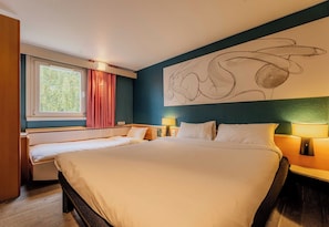 Standard Triple Room, Non Smoking | Desk, laptop workspace, soundproofing, free WiFi -  B&B HOTEL Lille Villeneuve d'Ascq Hôtel de Ville (Villeneuve-d'Ascq)