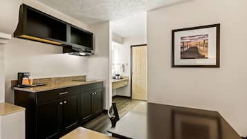 Room, 1 Queen Bed, Accessible, Non Smoking | Blackout drapes, iron/ironing board, free cribs/infant beds, free WiFi