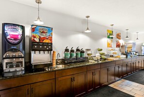 Free daily buffet breakfast - Quality Inn Traverse City (Traverse City)