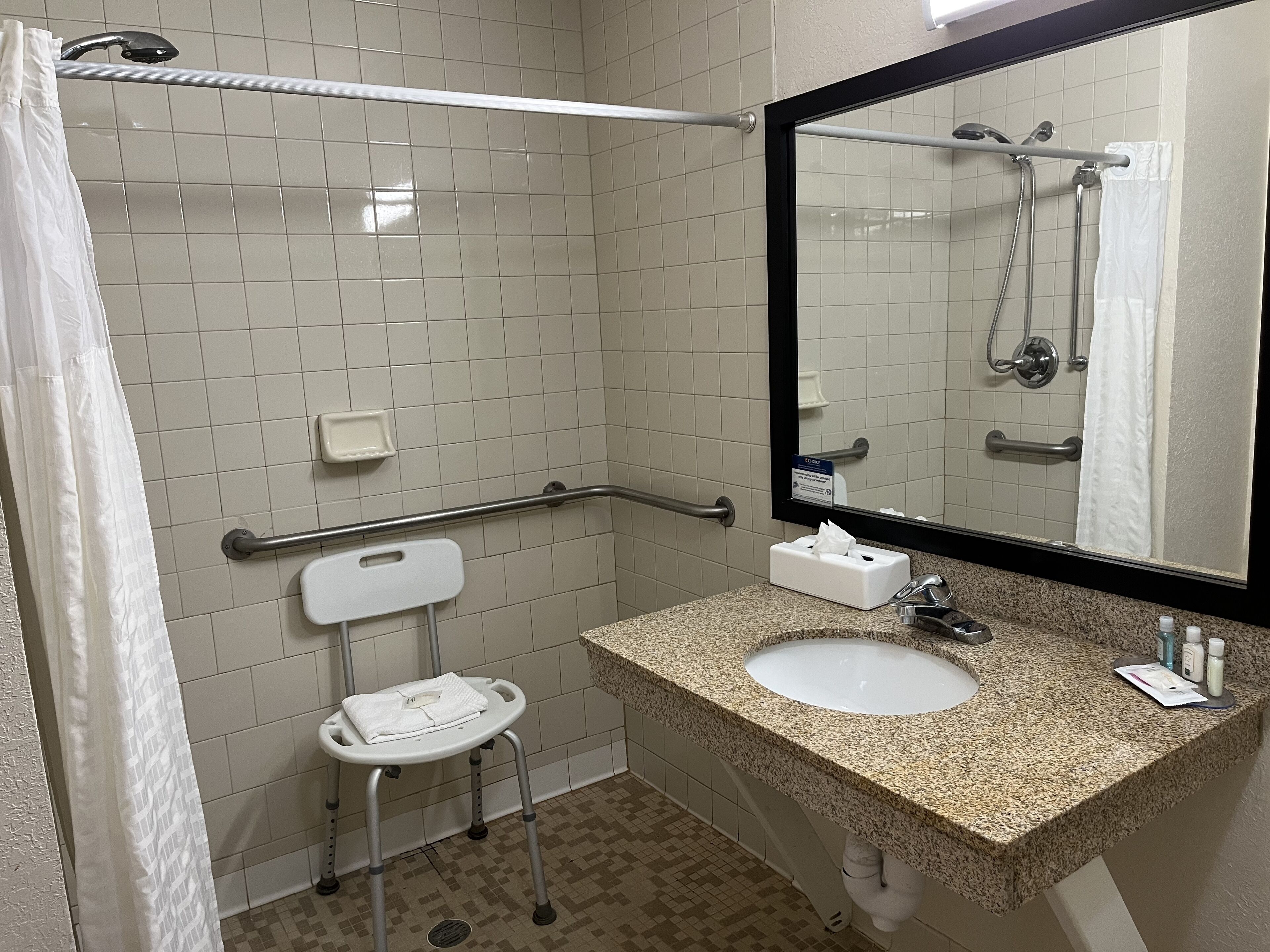 room, 1 queen bed, accessible, non smoking | bathroom | free toiletries, hair dryer, towels, soap