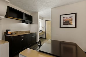 Zimmer, 1 King-Bett, Nichtraucher | Verdunkelungsvorhänge, Bügeleisen/Bügelbrett, kostenlose Babybetten