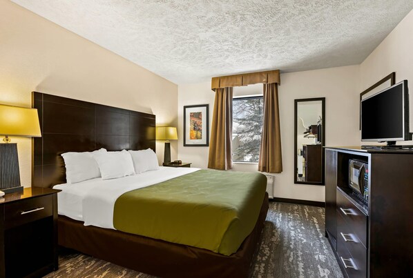 Habitación, 1 cama Queen size, con acceso para personas discapacitadas, para no fumadores | Cortinas blackout, tabla de planchar con plancha y cunas gratuitas 