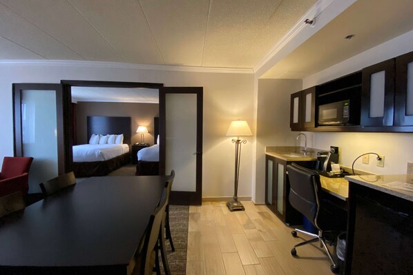 Premium bedding, in-room safe, desk, soundproofing -  Wyndham Minneapolis South/Burnsville (Burnsville)