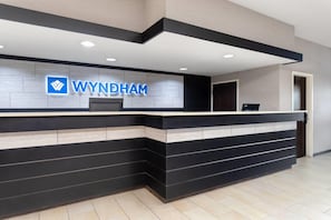 Lobby - Wyndham Minneapolis South/Burnsville (Burnsville)
