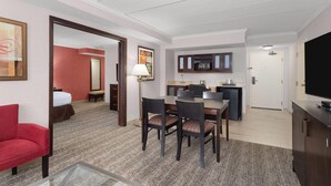 Premium bedding, in-room safe, desk, soundproofing - Wyndham Minneapolis South/Burnsville (Burnsville)