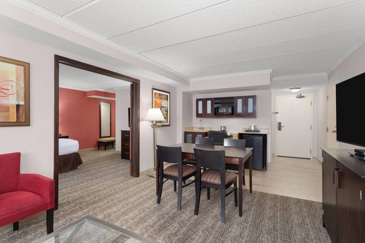 Premium bedding, in-room safe, desk, soundproofing