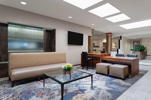 Lobby -  Wyndham Minneapolis South/Burnsville (Burnsville)