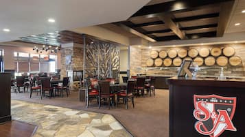 Breakfast, lunch, dinner served; American cuisine