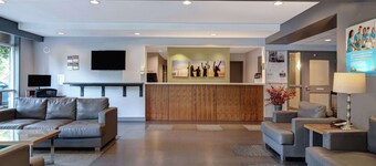 Days Inn by Wyndham Victoria Airport Sidney