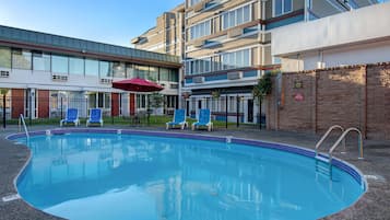 Seasonal outdoor pool, pool umbrellas, sun loungers