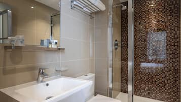 Standard Triple Room | Bathroom