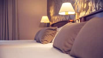 Luxe beddengoed, een kluis op de kamer, een bureau