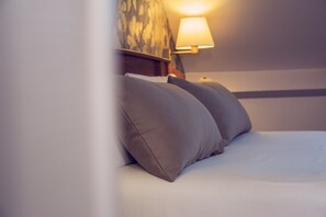 Premium bedding, in-room safe, desk, blackout drapes