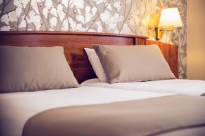 Comfort Twin Room, 2 Twin Beds | Premium bedding, in-room safe, desk, blackout drapes