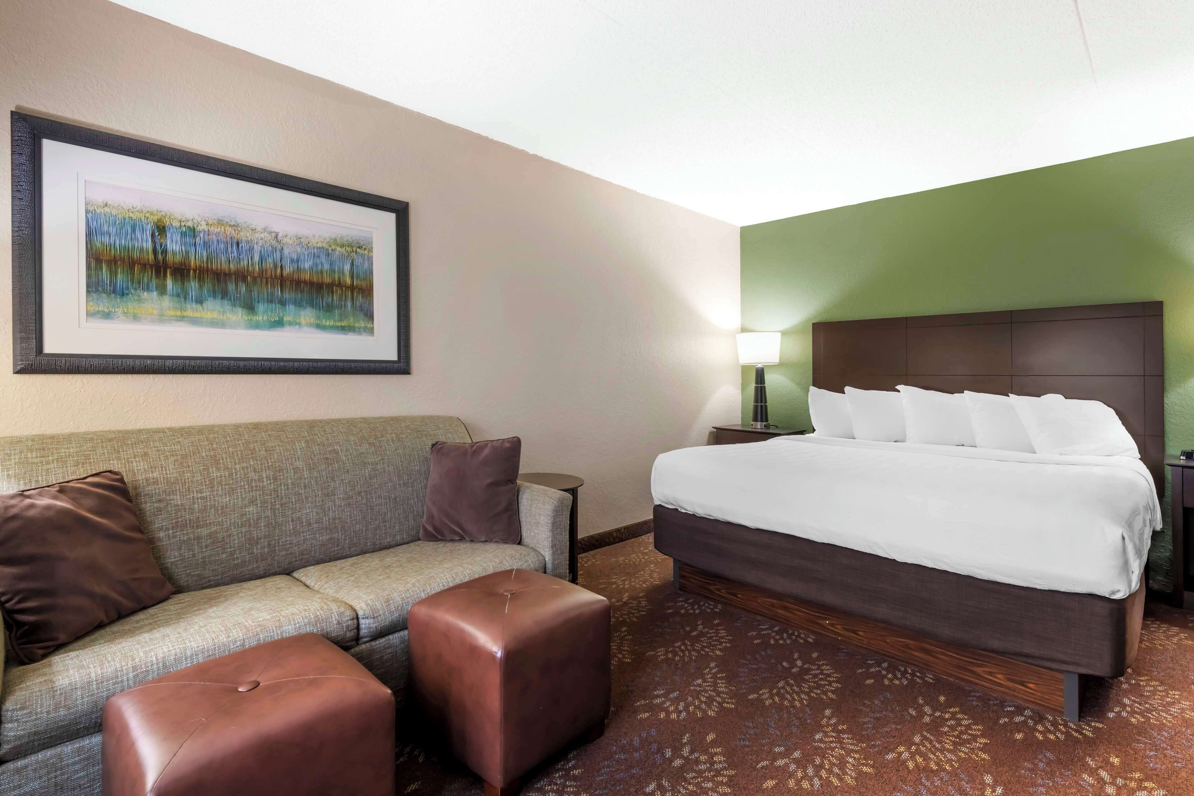 Habitación estándar, 1 cama King size, para no fumadores (Oversized Room;with Sofabed) | Escritorio y espacio para trabajar con laptop 