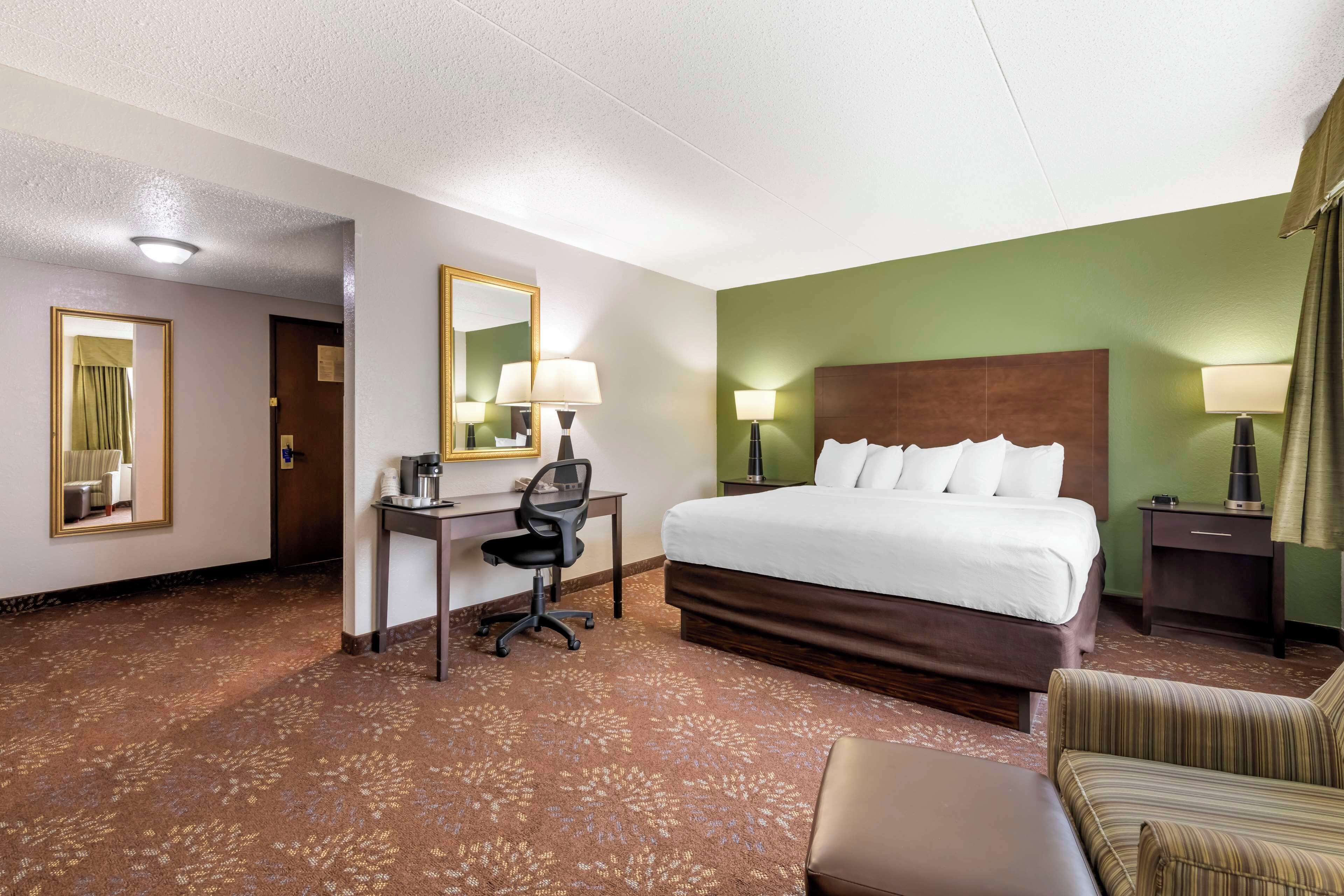 deluxe room, 1 king bed, non smoking, fireplace | desk, laptop workspace, iron/ironing board, free wifi