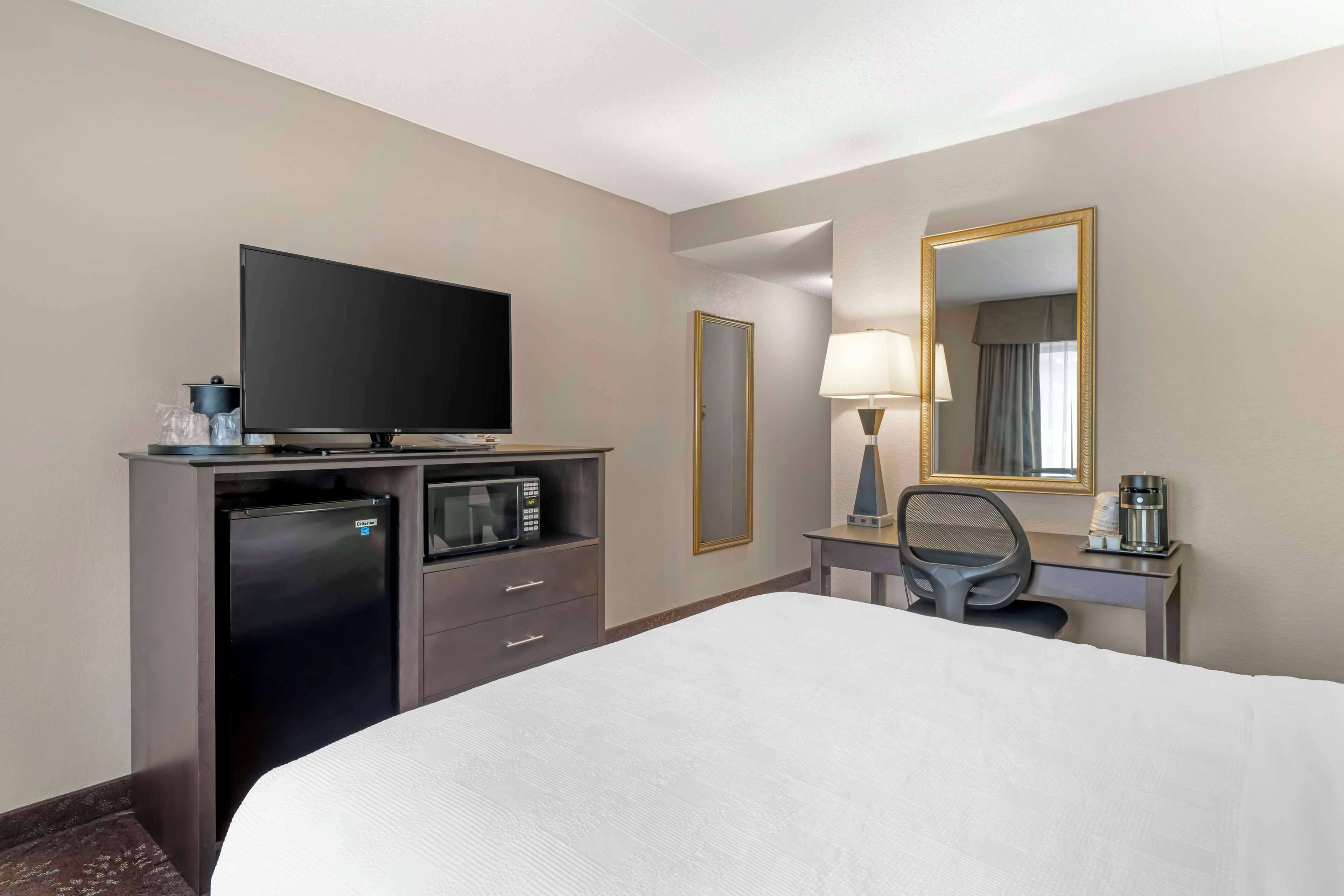 standard room, 1 double bed, non smoking, refrigerator & microwave | desk, laptop workspace, iron/ironing board, free wifi