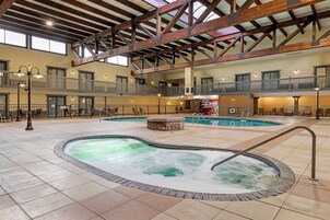 Indoor pool, sun loungers