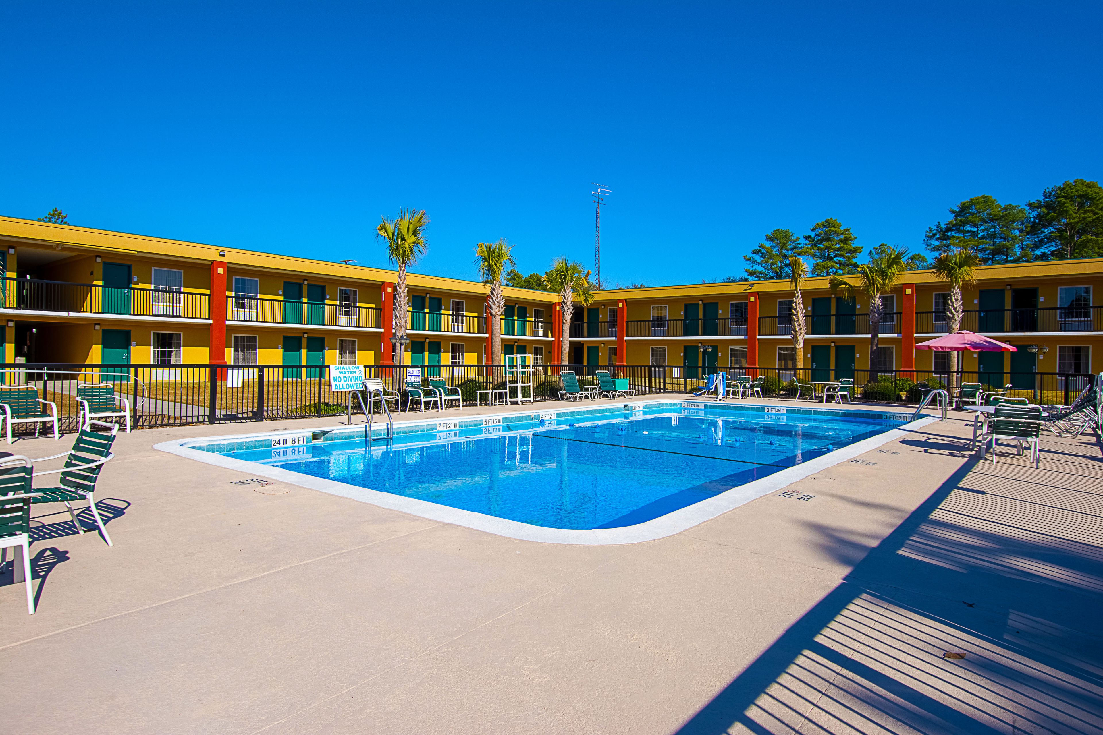 季节性开放的室外游泳池